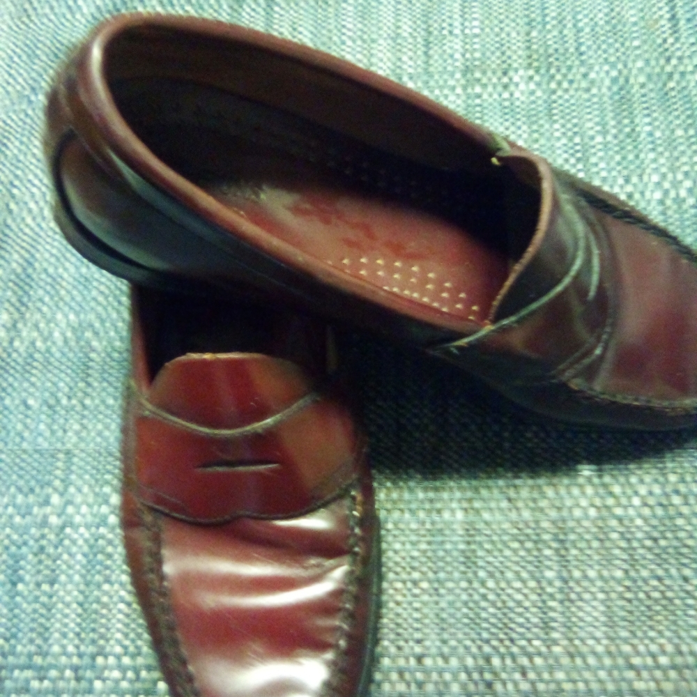 Shoe - Picture 2 of 9